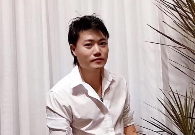 是真的很愛美發(fā)這行，才會投入大把時間和金錢