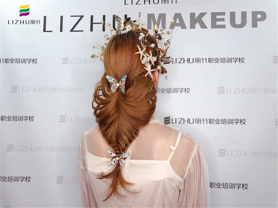 南寧化妝學校：編發(fā)怎樣才能做到“亦幻亦真”