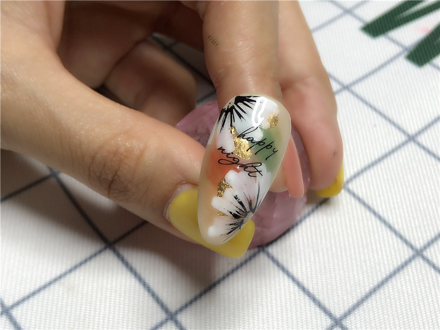 南寧美甲學校：指間開花，花開半夏