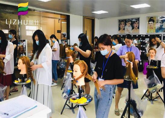 南寧化妝學(xué)校：攻破編發(fā)難題