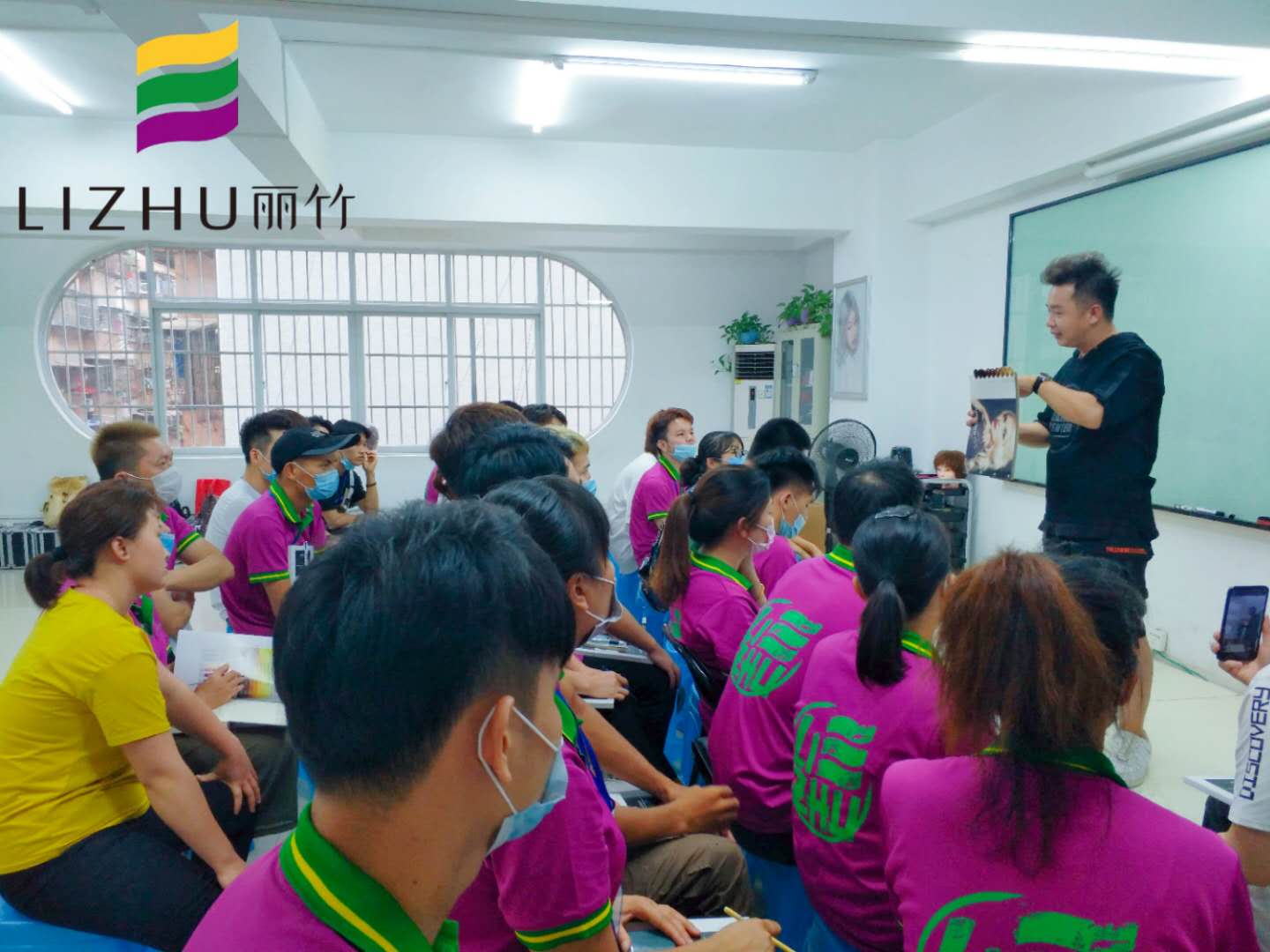 麗竹學(xué)校魔幻色彩班開(kāi)班授課