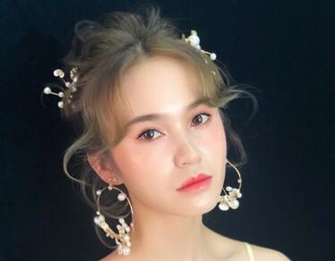 南寧化妝課堂：無(wú)痕氣質(zhì)妝容，無(wú)妝勝有妝