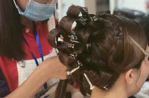 化妝課堂：基礎打牢，王冠不掉