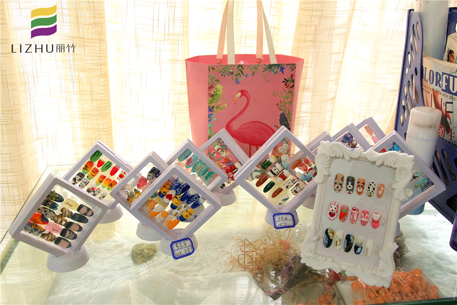 南寧美甲課堂：未來(lái)美甲師的作品