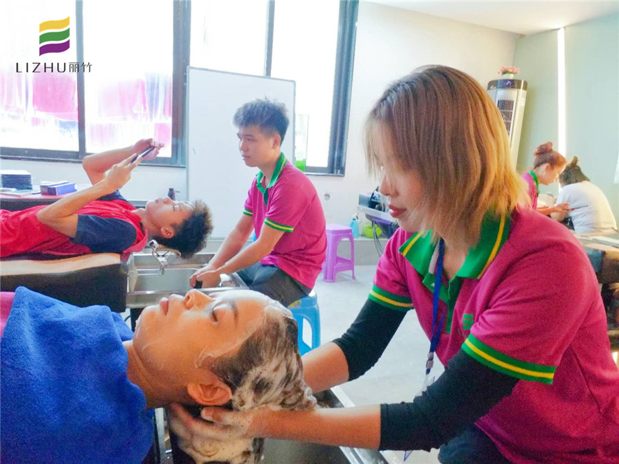 美發(fā)學(xué)員感言：是你們讓我滿懷希望