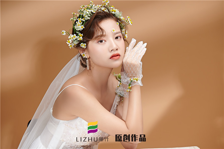 時(shí)尚鮮花新娘造型