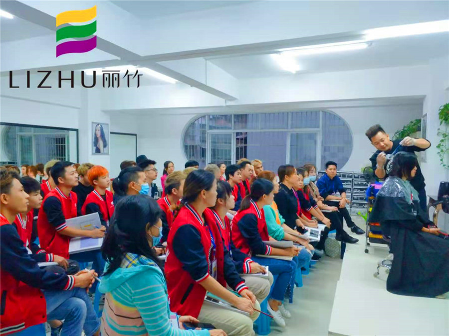 南寧美發(fā)學(xué)校：健康褪淺真人示范