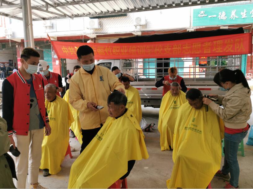 麗竹志愿者理發(fā)隊義剪服務(wù)似春風(fēng)