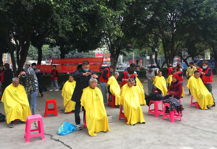 天寒地凍，麗竹義務(wù)理發(fā)暖人心