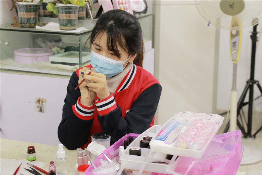 南寧美甲師培訓(xùn)學(xué)什么？歡迎進班試聽美甲課程