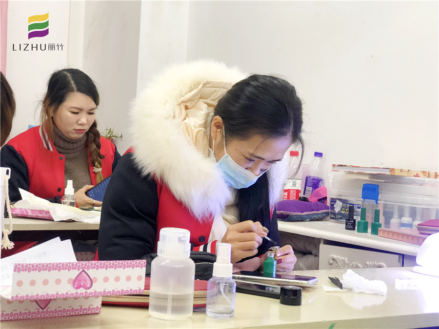 廣西美甲培訓(xùn)哪家好？看看美甲學(xué)員畢業(yè)感言