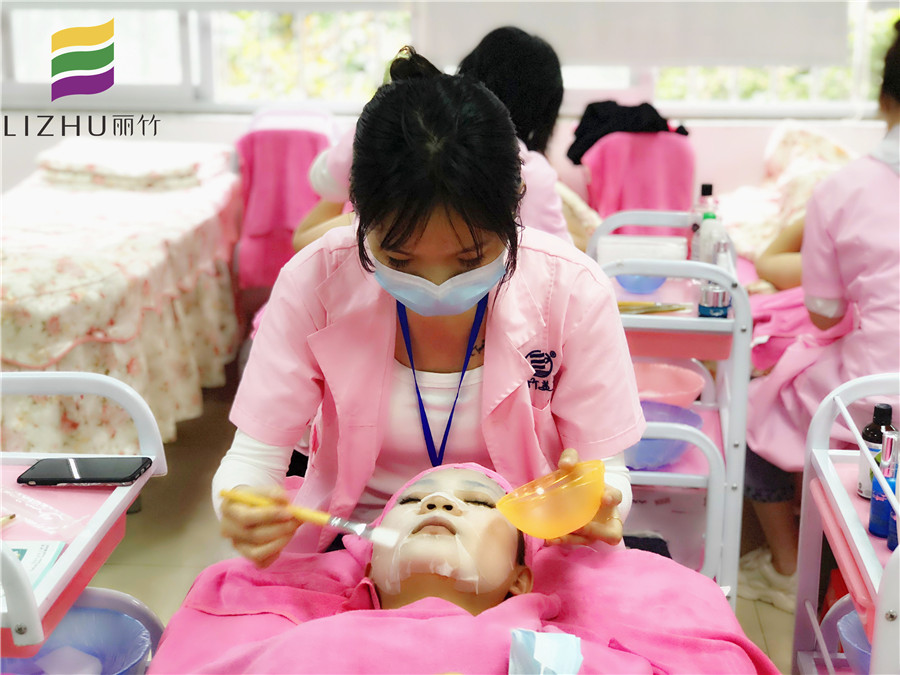 關(guān)注春季補(bǔ)水戰(zhàn)，看看南寧美容哪家教學(xué)好