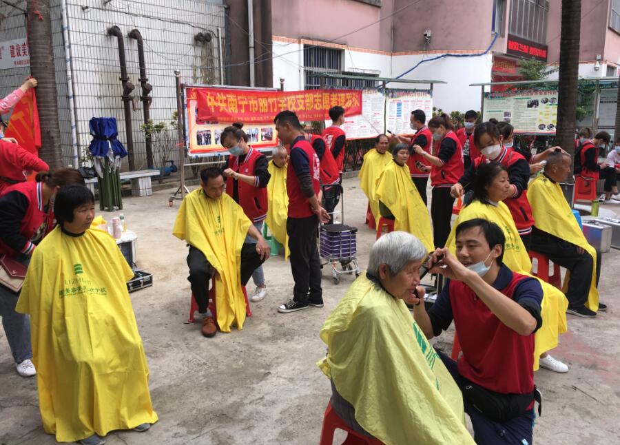 “雷鋒義剪”入社區(qū)，方知南寧美發(fā)學校哪家好