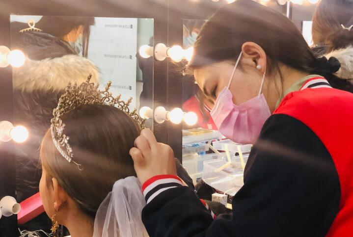 廣西彩妝造型培訓(xùn)課堂：韓式與中式秀禾編發(fā)的特點