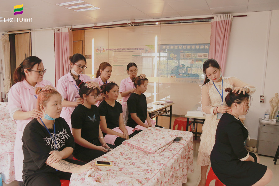 常見(jiàn)中醫(yī)推拿手法，廣西美容學(xué)校為你演示