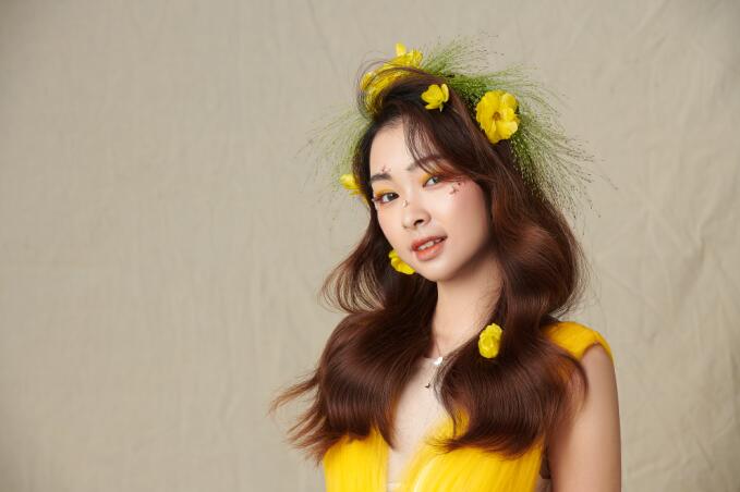 輕氧花漾披發(fā)造型，帶你去看南寧化妝學(xué)校哪家好