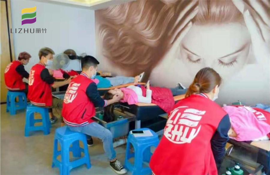 走入廣西美發(fā)學(xué)校課堂，學(xué)專業(yè)美發(fā)洗護(hù)手法