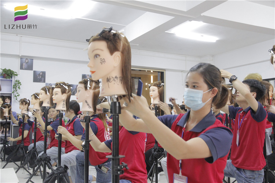 那些只有在廣西正規(guī)美發(fā)學(xué)校才會教的技術(shù)