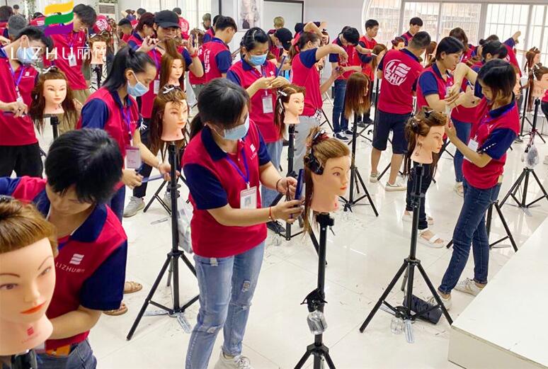 圓形層次修剪是什么？南寧美發(fā)專業(yè)學(xué)校來(lái)教你