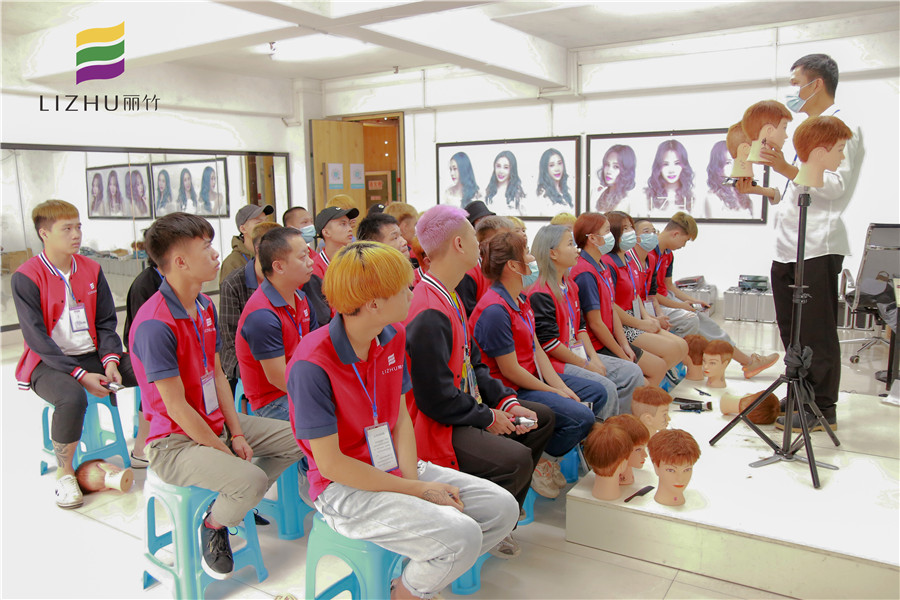 廣西可以學理發(fā)的學校教你剪標準西裝頭