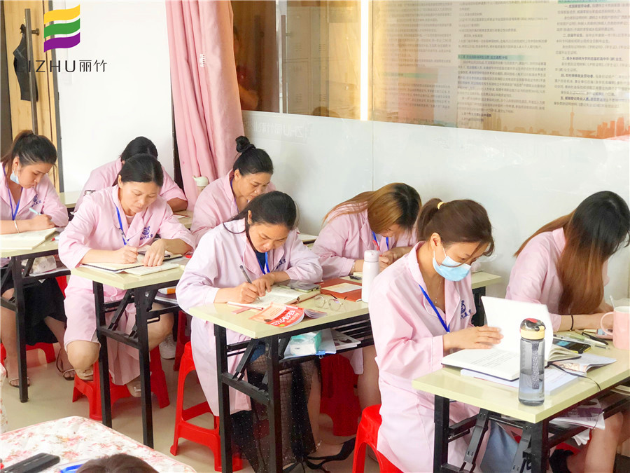 美容師為什么要學(xué)理論知識(shí)？南寧專業(yè)美容培訓(xùn)告訴你