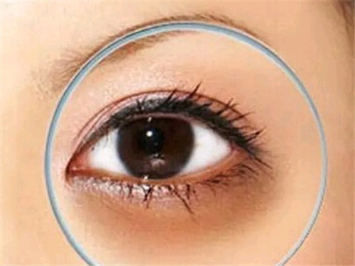 堪比PS的遮瑕教程，南寧學(xué)化妝的學(xué)校幫你找到了