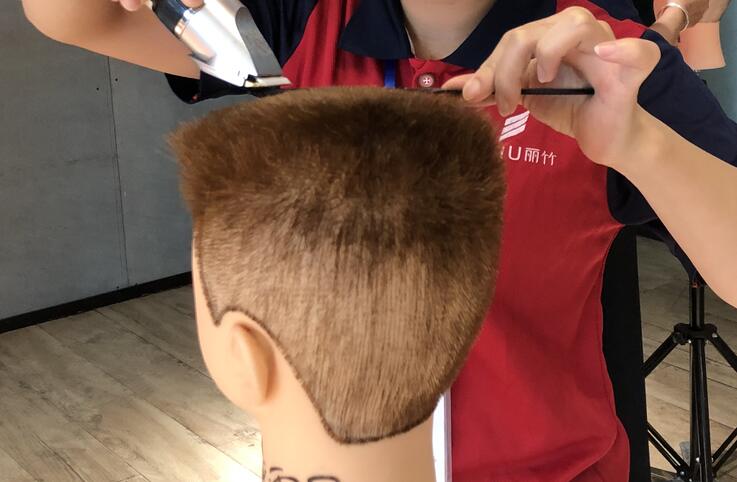 想學(xué)平頭修剪技巧？來廣西美發(fā)學(xué)校就對(duì)了