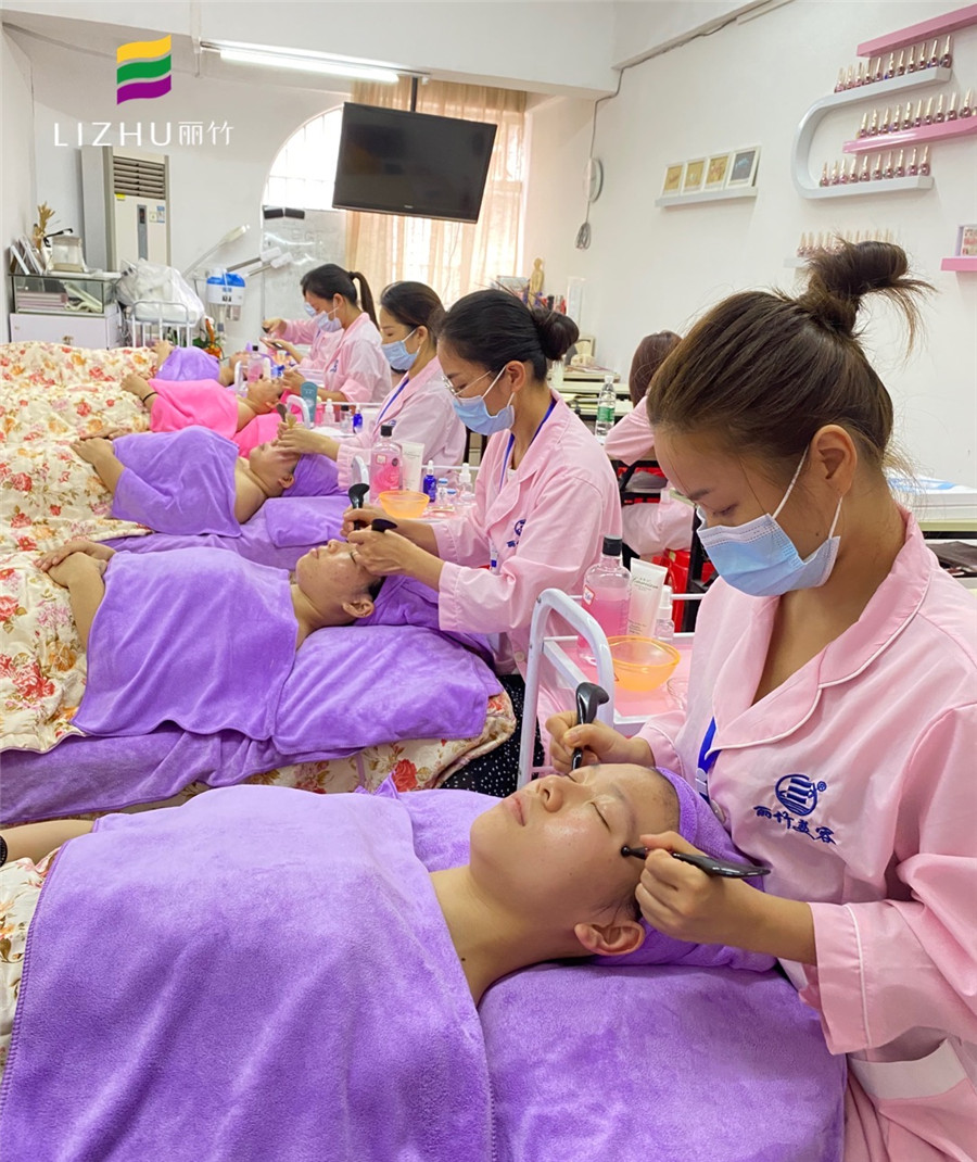 在南寧美容學校為什么要學面部撥筋