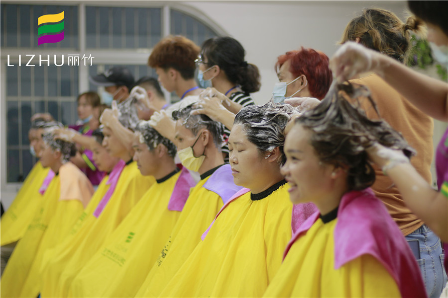 坐著怎么洗頭？南寧專業(yè)美發(fā)培訓教你