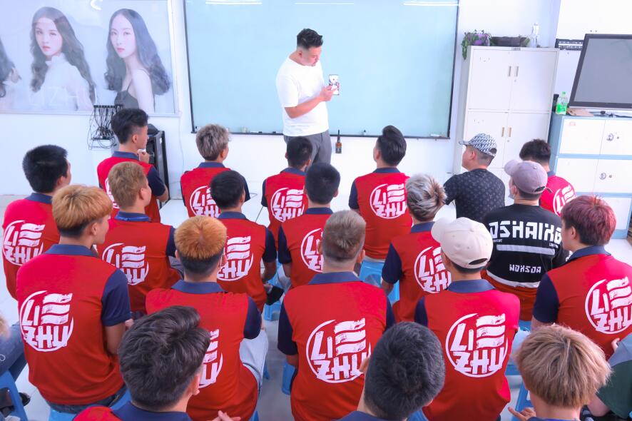 南寧學(xué)美發(fā)有前途嗎？選對(duì)美發(fā)培訓(xùn)學(xué)校很重要