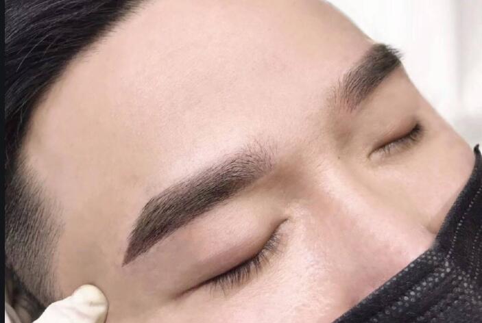 男士紋眉如何設(shè)計？快和廣西紋繡班學(xué)習(xí)