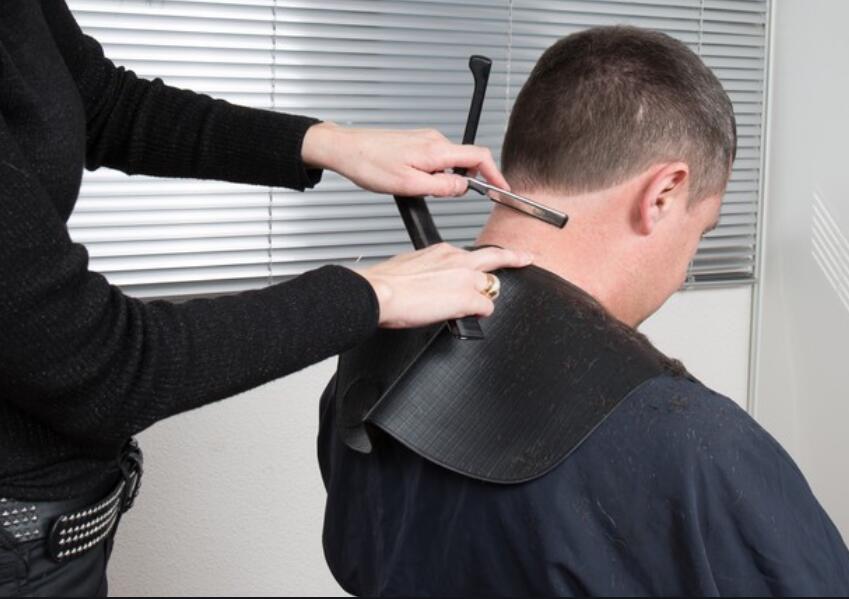 剃刀使用方法，廣西美發(fā)學校培訓內容