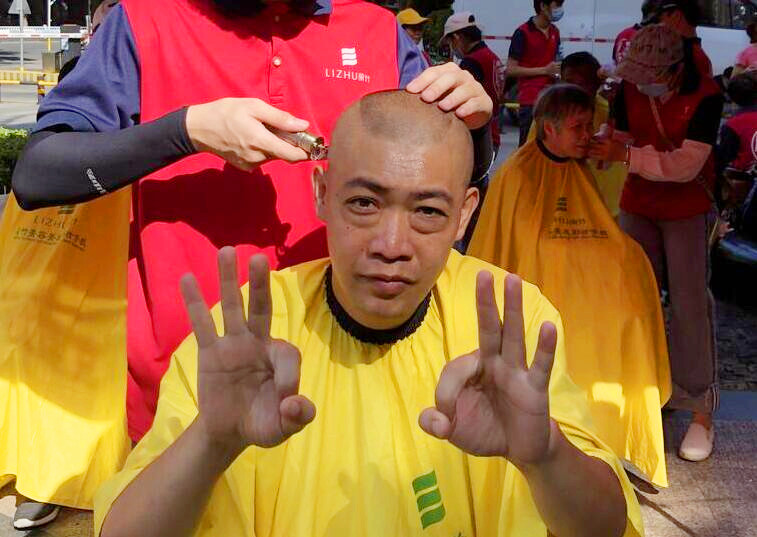 義剪活動(dòng)受點(diǎn)贊，看看廣西美發(fā)學(xué)校哪家實(shí)踐機(jī)會(huì)多