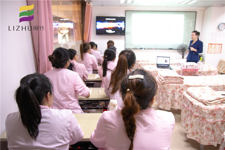 南寧學(xué)美容有前途嗎？來(lái)麗竹學(xué)校就業(yè)宣講會(huì)啊