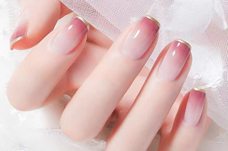 愛(ài)啃指甲的居老師~