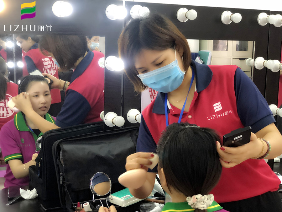 廣西美妝學(xué)校辯證：化妝對皮膚的傷害很大嗎？