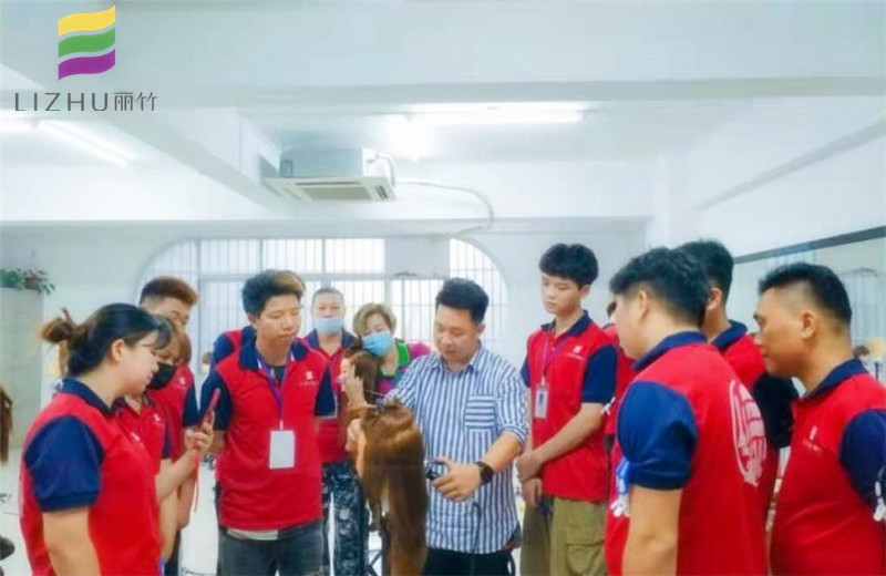 南寧學(xué)美發(fā)哪家好？看看麗竹火爆開班的程度就知道啦