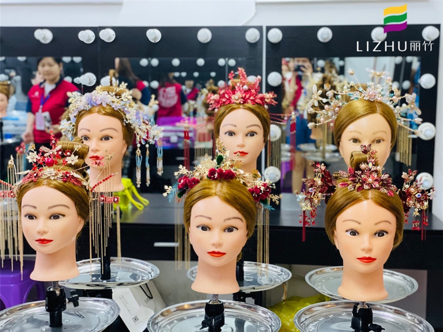 快看！廣西有名的化妝培訓(xùn)課堂實(shí)況