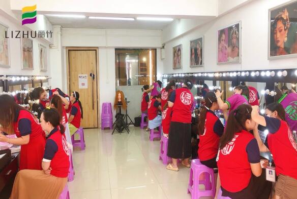 動(dòng)手對(duì)于化妝的重要性，南寧排名前十化妝學(xué)校告訴你