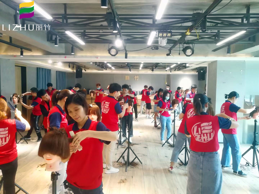 廣西學(xué)美發(fā)有前途嗎？歡迎到麗竹美發(fā)學(xué)校找答案