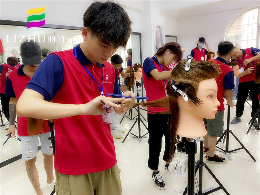 為什么要修剪發(fā)尾？南寧美發(fā)培訓(xùn)學(xué)校告訴你