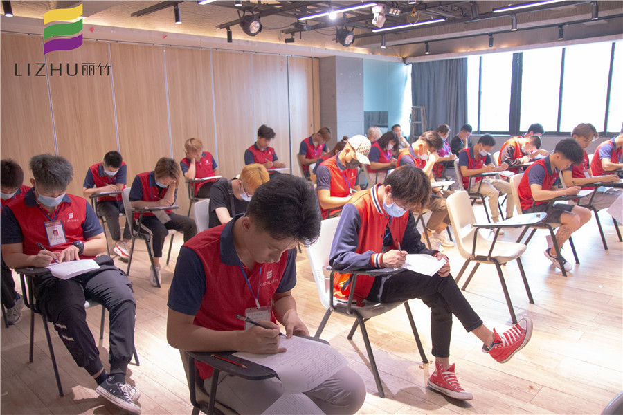 南寧美發(fā)培訓學校舉行畢業(yè)理論考核