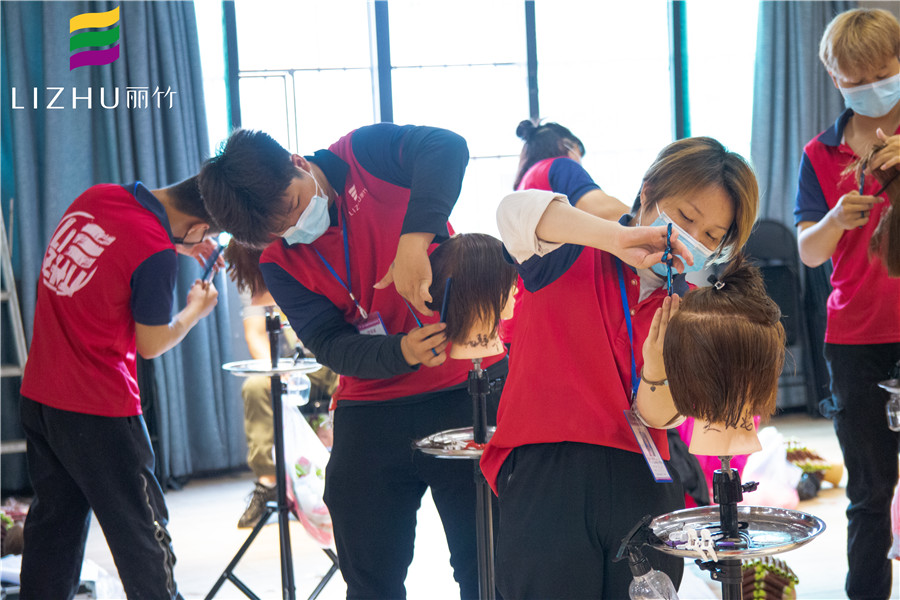 真人實操考核，檢驗?zāi)蠈幟腊l(fā)學校哪家專業(yè)