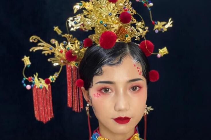 中式新娘造型，廣西彩妝造型學(xué)校作品