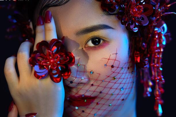 輕奢復(fù)古名媛造型，看南寧化妝學校哪家?guī)熧Y強