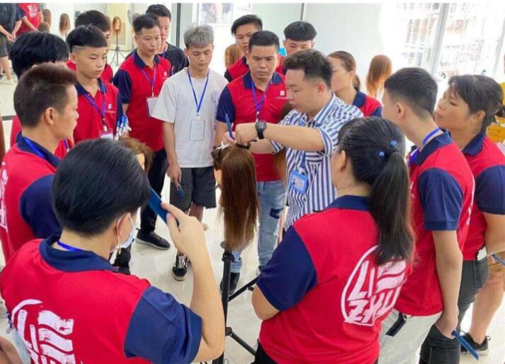 水平線修剪技巧，南寧美發(fā)培訓(xùn)學(xué)校分享給你