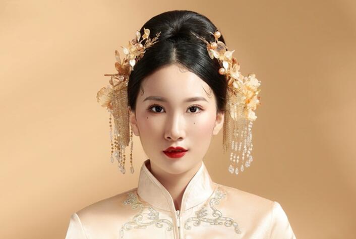 看中式新娘造型魅力，感受南寧化妝學(xué)校實力