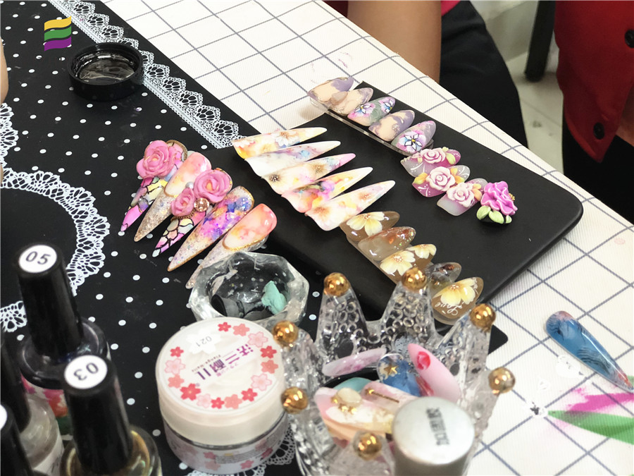 南寧美甲去哪學(xué)？歡迎來(lái)麗竹美甲全能班試聽(tīng)