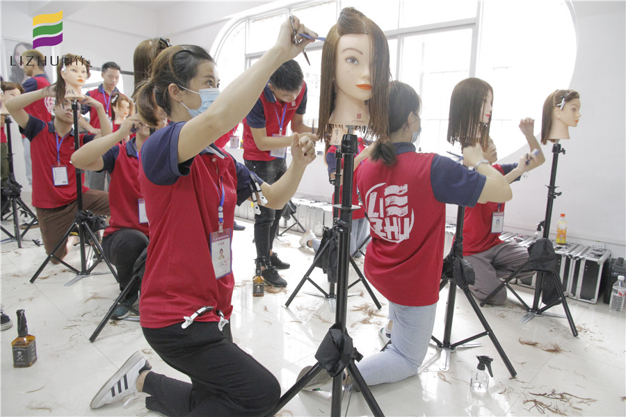 你的頭發(fā)適合打薄嗎？南寧美發(fā)培訓(xùn)機(jī)構(gòu)教你判斷