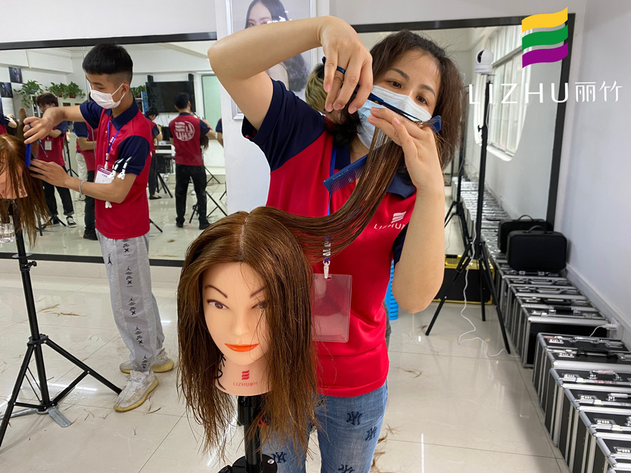 想知道廣西學(xué)美發(fā)哪家正規(guī)？快來看剪女發(fā)的技巧